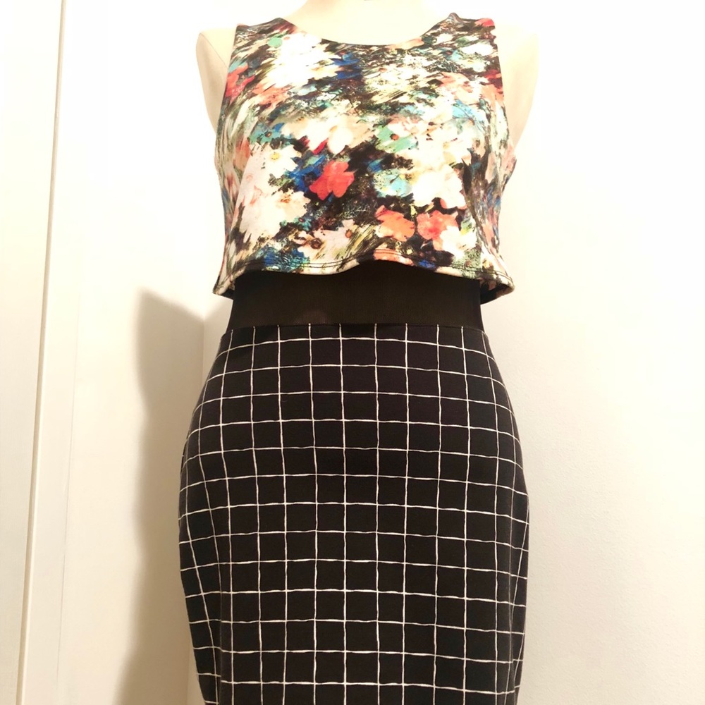 3 FOR $20 Patterned Dress - Picture 6 of 8